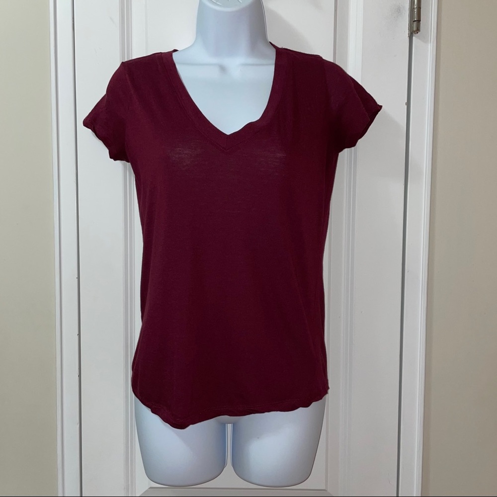 Forever 21 maroon short sleeve v neck t shirt S